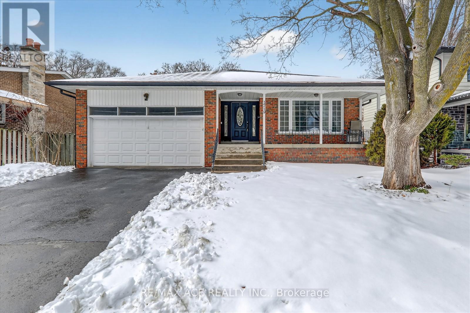 1719 Valentine Gardens, Mississauga (Clarkson), Ontario  L5J 1H4 - Photo 2 - W13017202