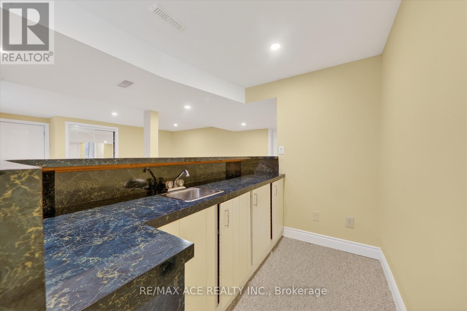 1719 Valentine Gardens, Mississauga (Clarkson), Ontario  L5J 1H4 - Photo 35 - W13017202