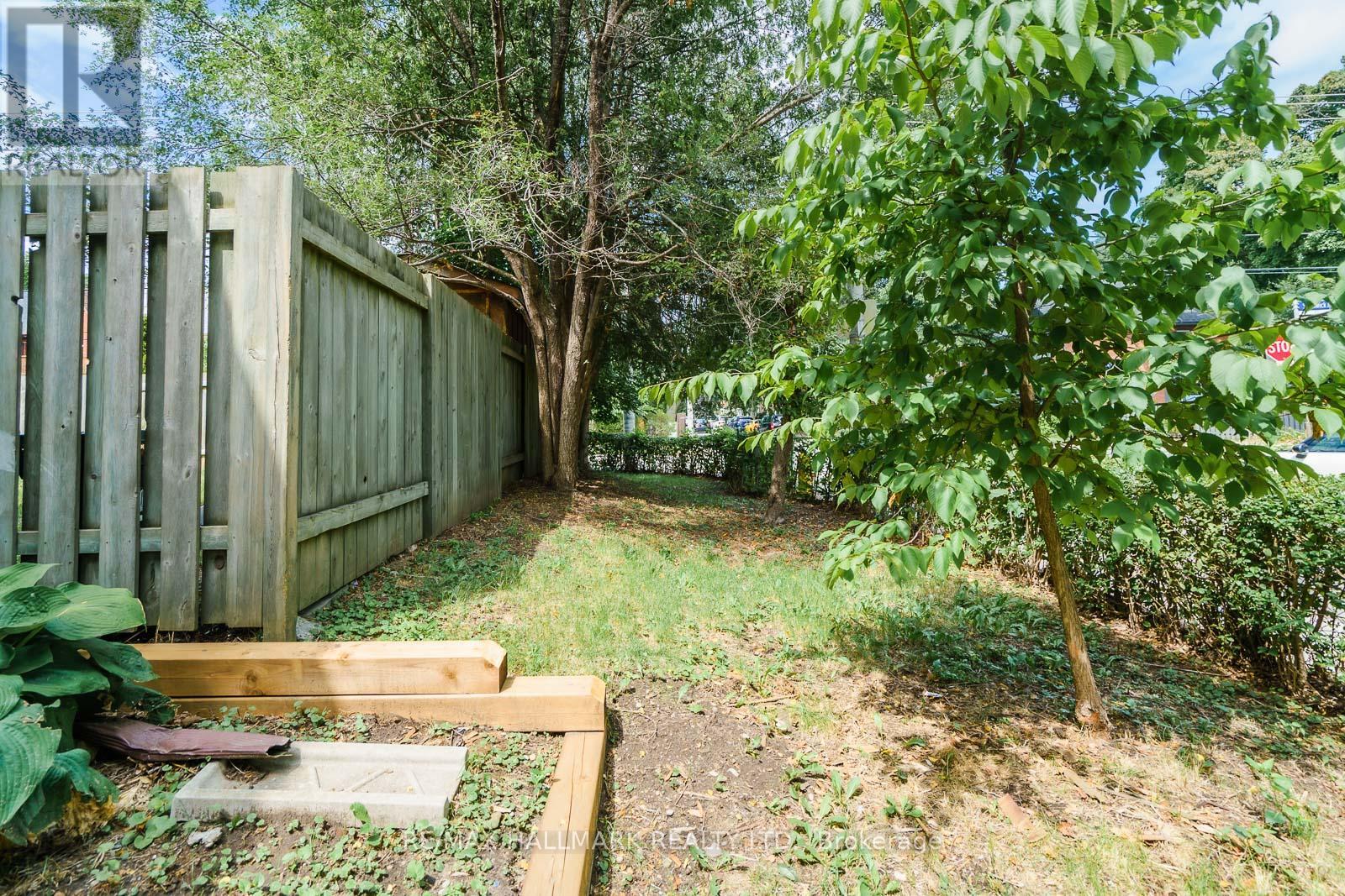 38 Osborne Avenue, Toronto, Ontario  M4E 3A9 - Photo 22 - E13013232