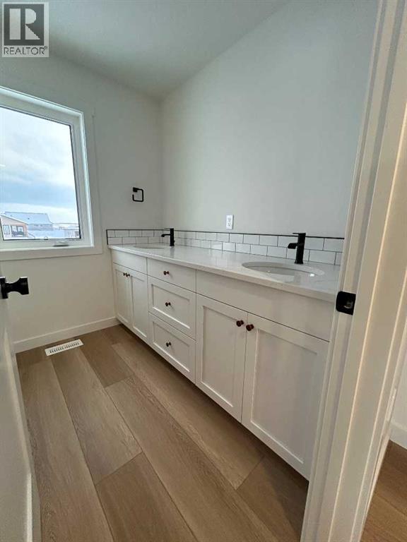 4 Williams Avenue, Olds, Alberta  T4H 0H1 - Photo 14 - A2292439