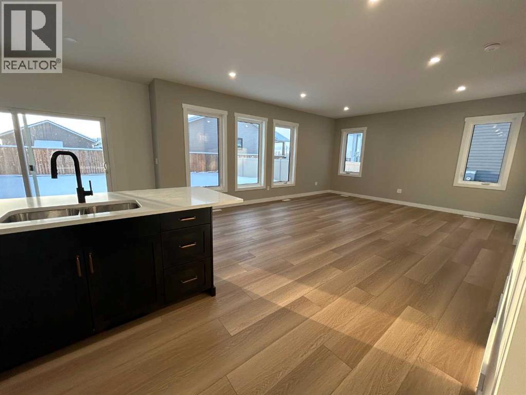 4 Williams Avenue, Olds, Alberta  T4H 0H1 - Photo 4 - A2292439