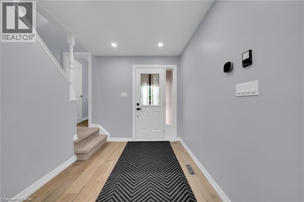 451 Woodview Road Unit# 4, Burlington, Ontario  L7N 2Z9 - Photo 4 - 40822074