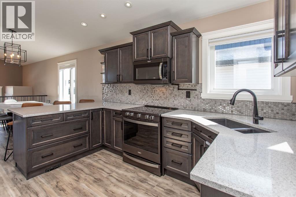 65 Mackenzie Avenue, Lacombe, Alberta  T4L 0H9 - Photo 11 - A2302752