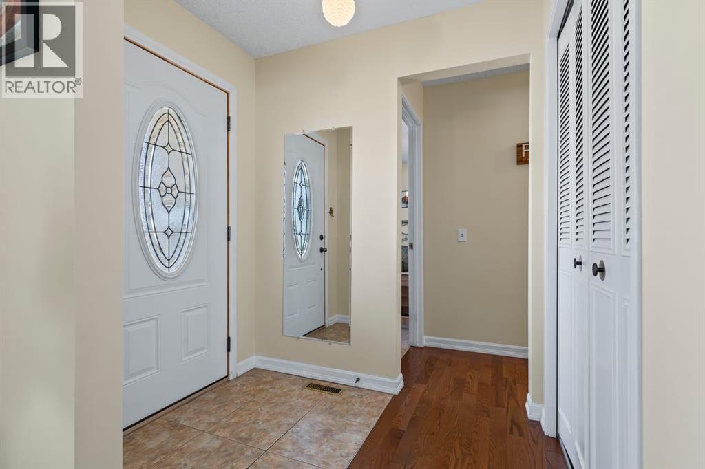 308 Lynnover Way Se, Calgary, Alberta  t2c 1l1 - Photo 3 - A2302786