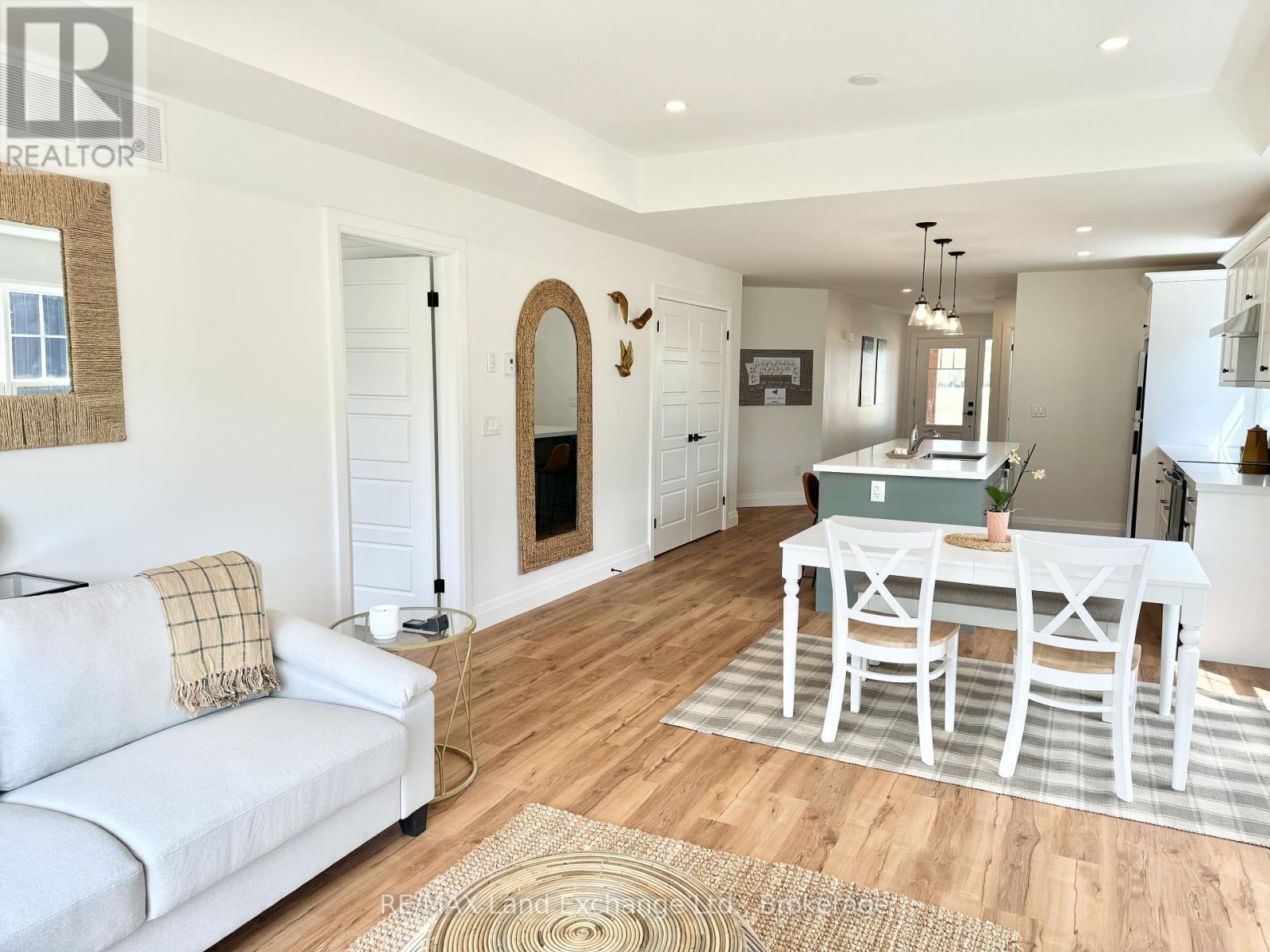 102 Eagle Court, Saugeen Shores, Ontario  N0H 2C3 - Photo 14 - X12151576