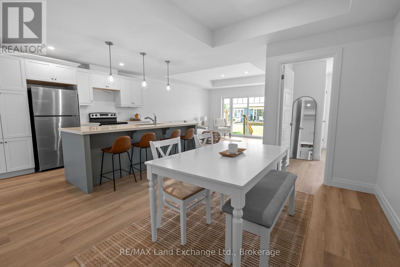 98 Eagle Court, Saugeen Shores, Ontario  N0H 2C3 - Photo 14 - X12151581