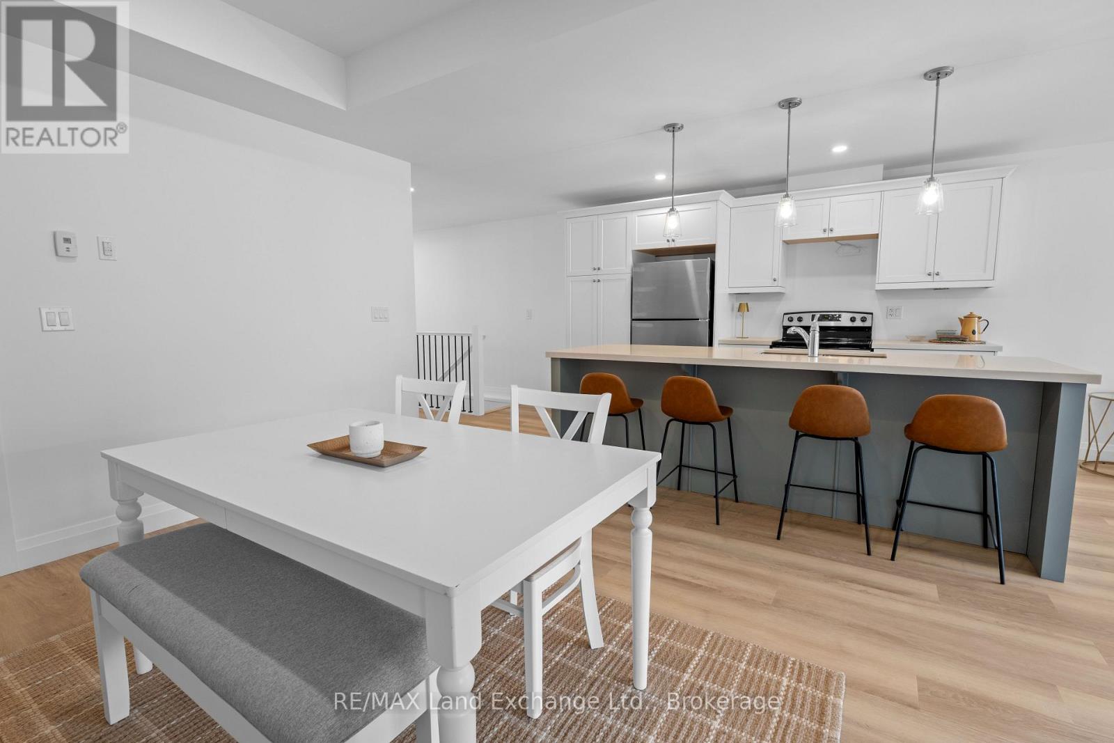 98 Eagle Court, Saugeen Shores, Ontario  N0H 2C3 - Photo 13 - X12151581