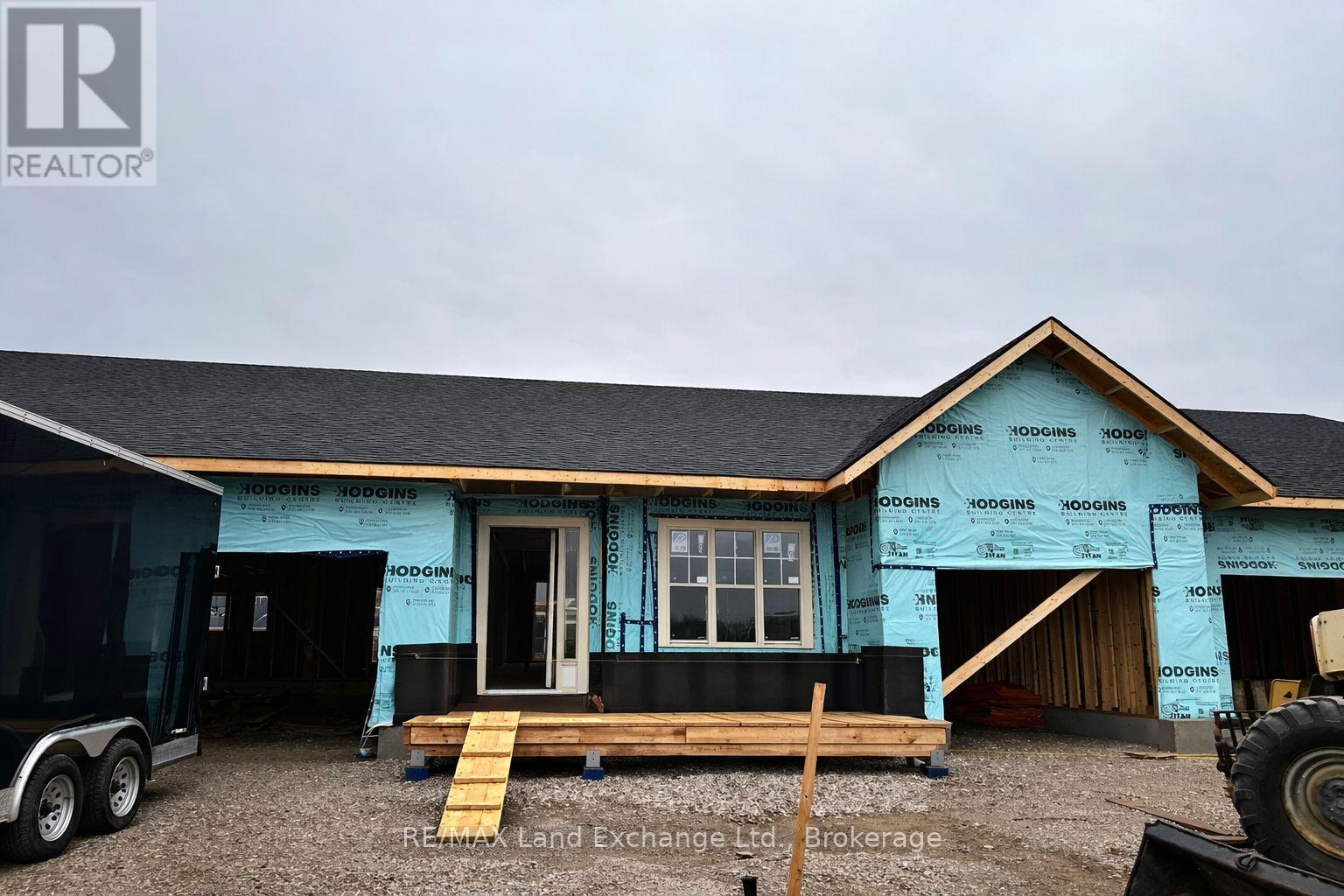 98 Eagle Court, Saugeen Shores, Ontario  N0H 2C3 - Photo 3 - X12151581