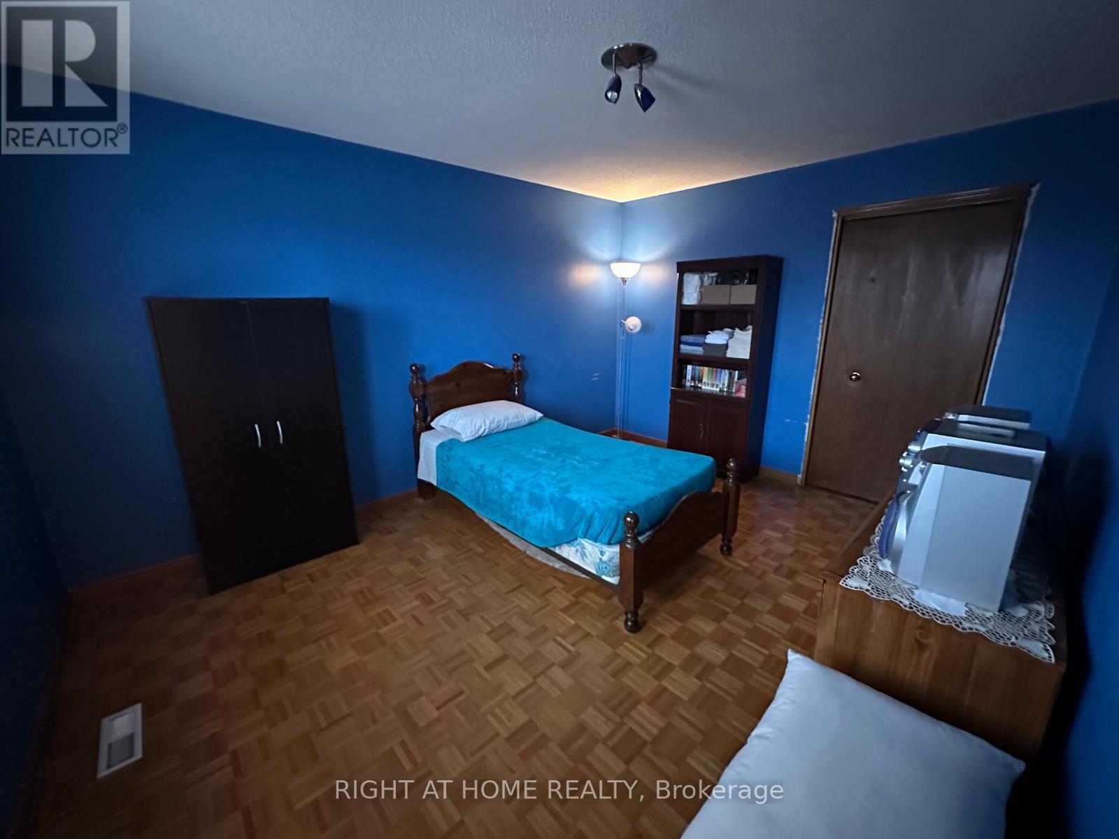 874 Wetherby Lane N, Mississauga, Ontario  L4W 4S9 - Photo 18 - W12911464