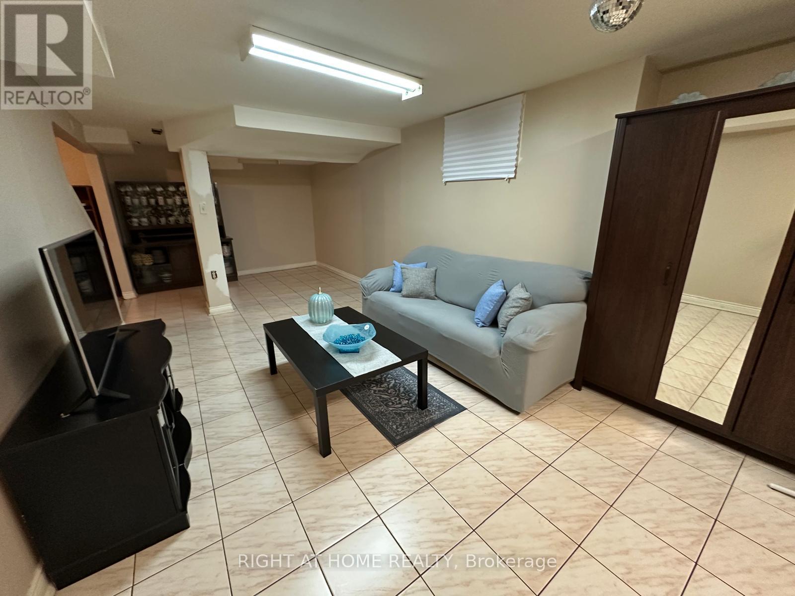 874 Wetherby Lane N, Mississauga, Ontario  L4W 4S9 - Photo 22 - W12911464