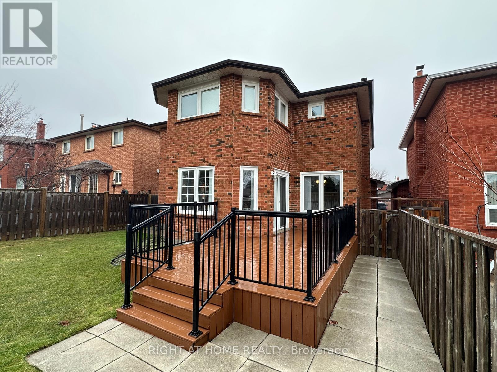 874 Wetherby Lane N, Mississauga, Ontario  L4W 4S9 - Photo 3 - W12911464