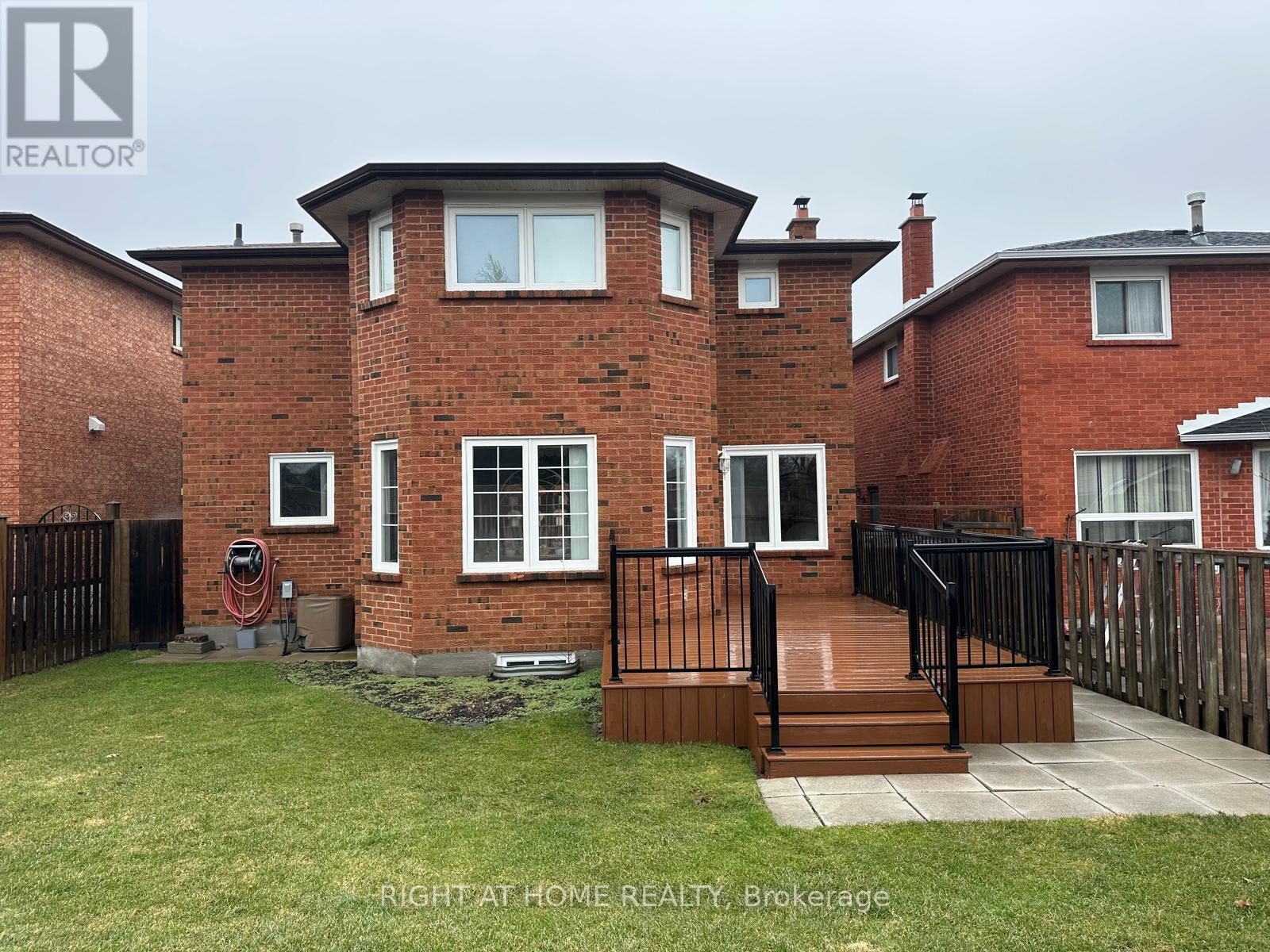 874 Wetherby Lane N, Mississauga, Ontario  L4W 4S9 - Photo 2 - W12911464