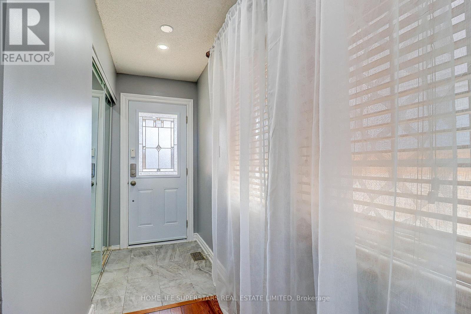 191 Wessenger Drive, Barrie (Holly), Ontario  L4N 8N9 - Photo 4 - S13017244