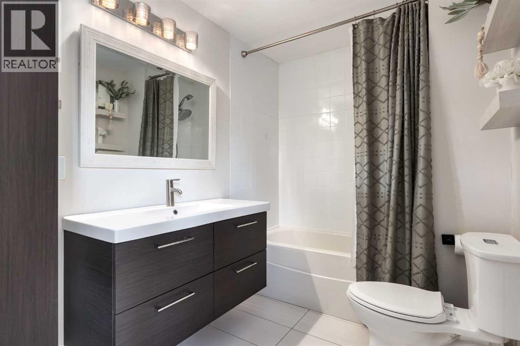 112, 25 Glamis Green SW, Calgary, Alberta  T3E 6V1 - Photo 23 - A2287121