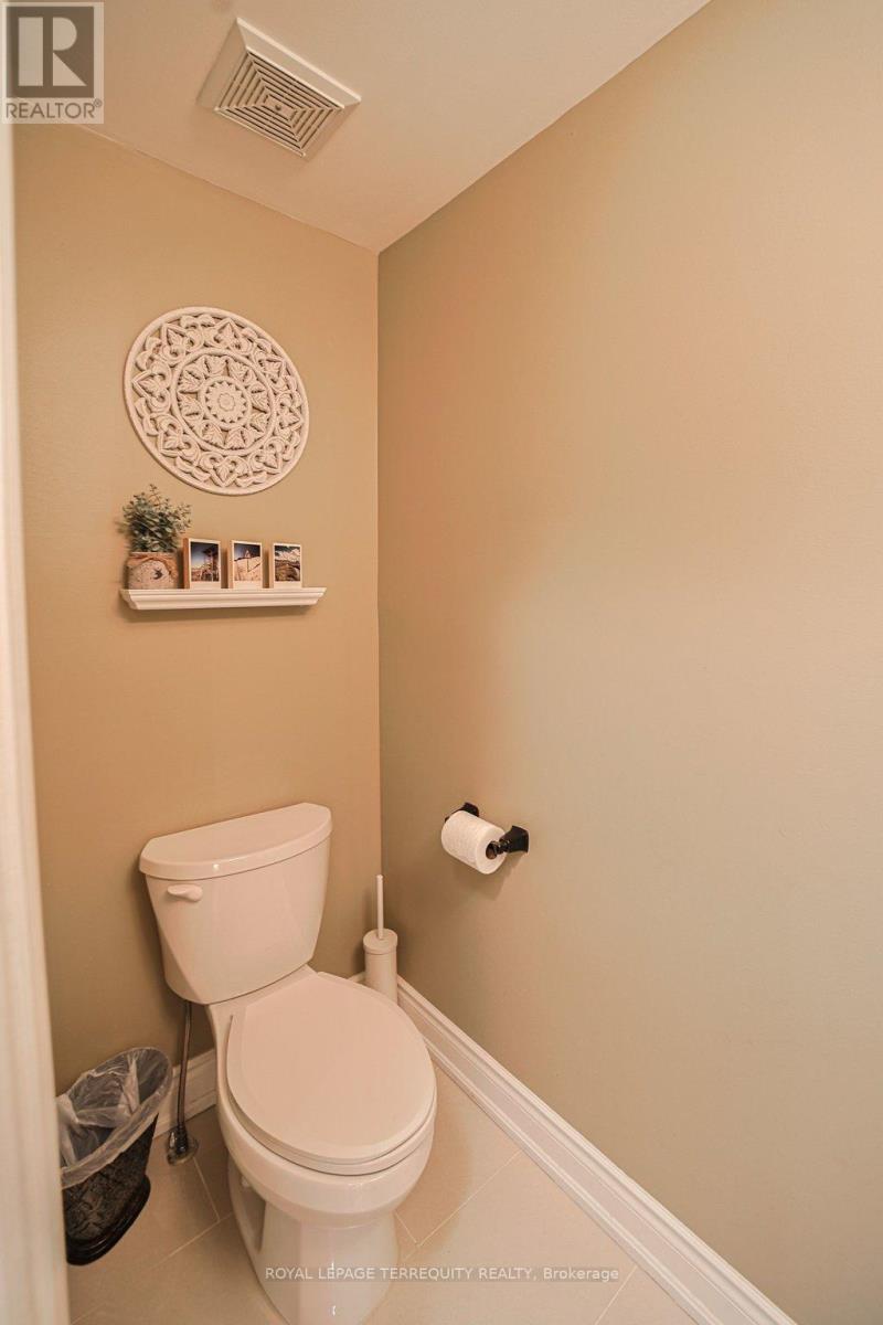 43 - 1221 Dundix Road, Mississauga (Applewood), Ontario  L4Y 3Y9 - Photo 9 - W13015778