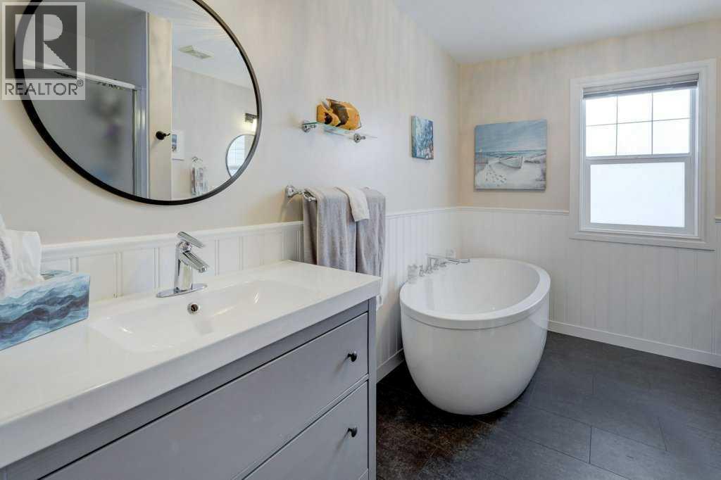 2033 Sagewood Point SW, Airdrie, Alberta  T4b 3P1 - Photo 16 - A2293088