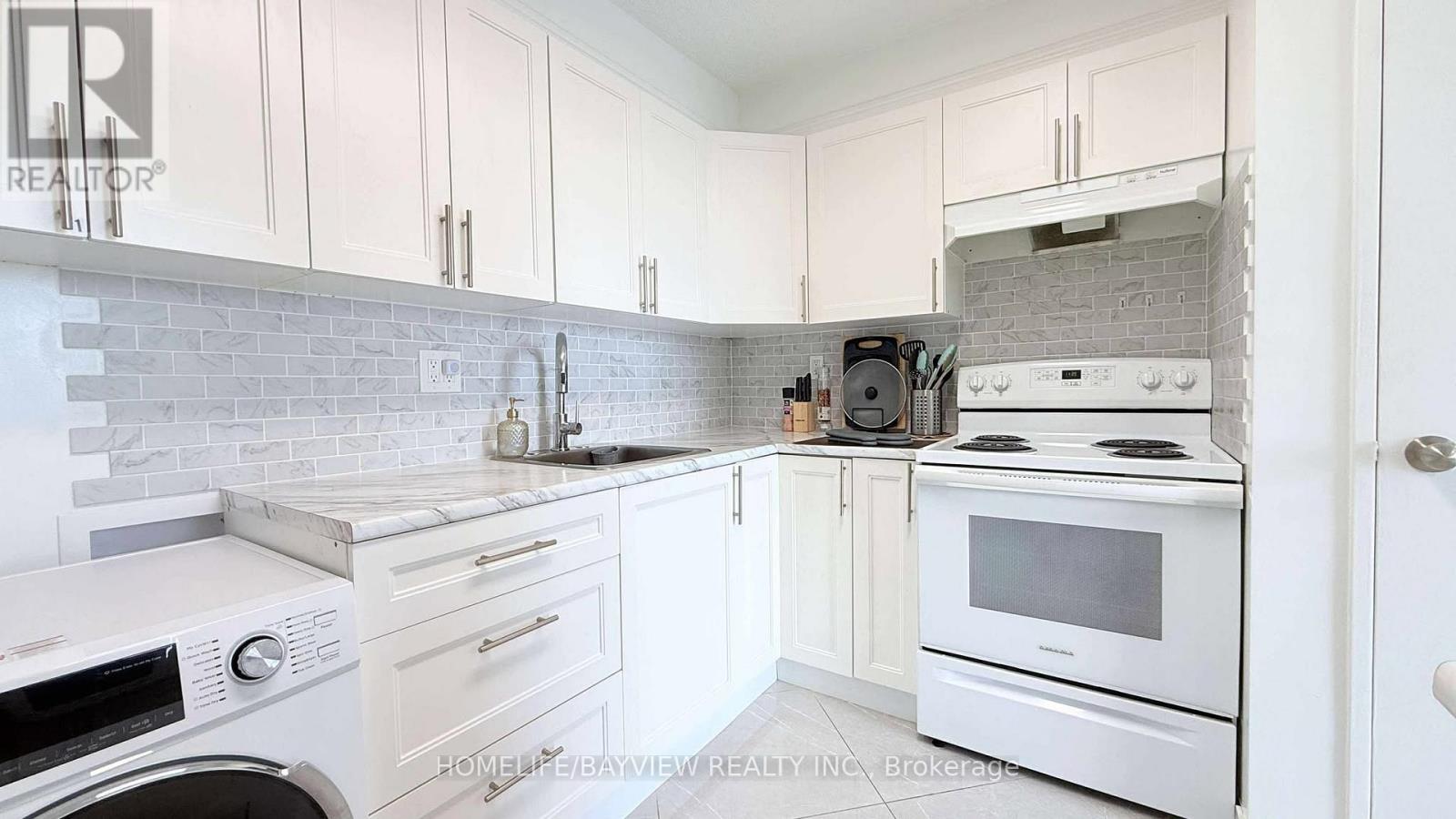 909 - 4645 Jane Street, Toronto (Black Creek), Ontario  M3N 2K9 - Photo 3 - W13017232