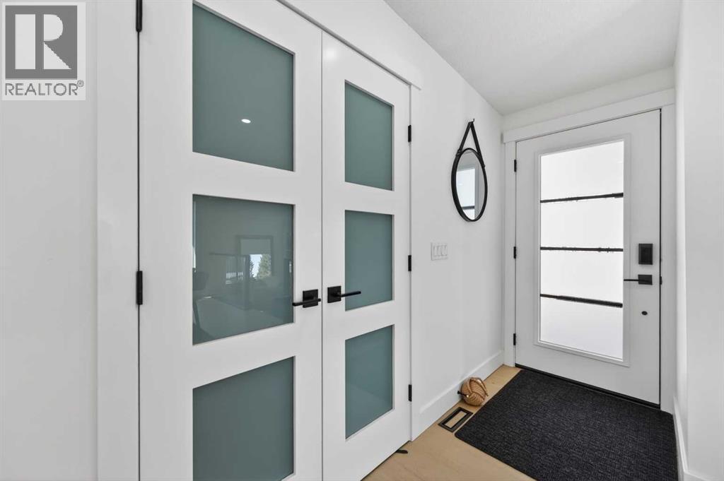 268 Silver Brook Way Nw, Calgary, Alberta  T3B 3G8 - Photo 3 - A2302597