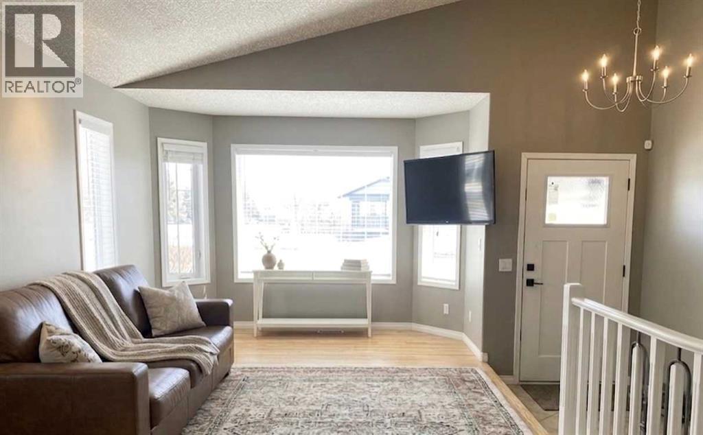 402 Highwood Village Place Nw, High River, Alberta  T1V 1W1 - Photo 3 - A2303123