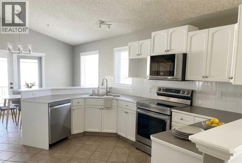 402 Highwood Village Place Nw, High River, Alberta  T1V 1W1 - Photo 4 - A2303123