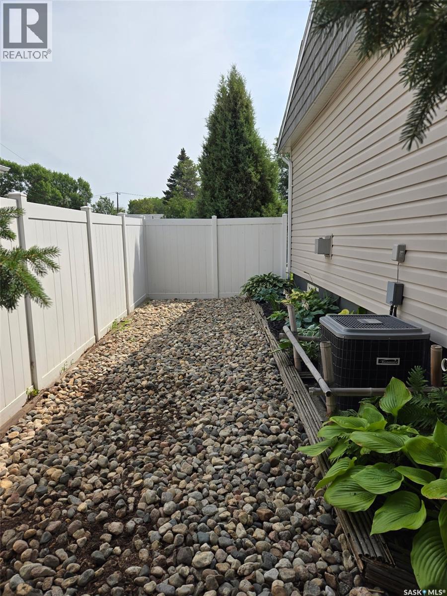 12 Secord Place, Regina, Saskatchewan  S4R 3T4 - Photo 47 - SK033244