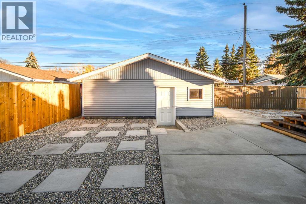 4216 Brisebois Drive NW, Calgary, Alberta  T2L 2E7 - Photo 17 - A2291244