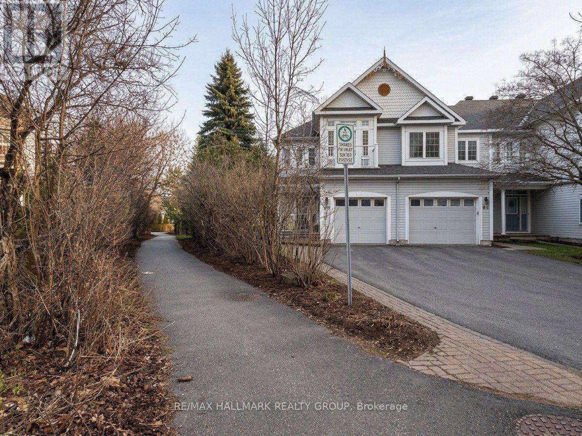 95 HEMLO CRESCENT, Ottawa, Ontario