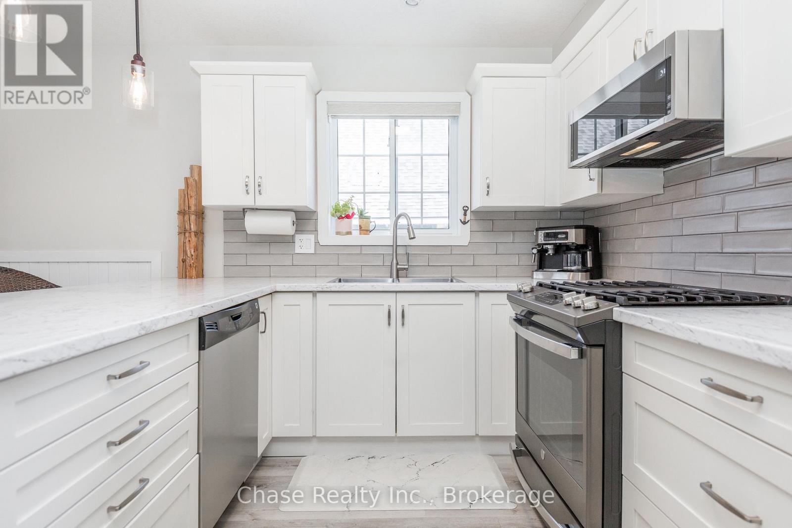 42 Madawaska Trail, Wasaga Beach, Ontario  L9Z 1X7 - Photo 8 - S13017290