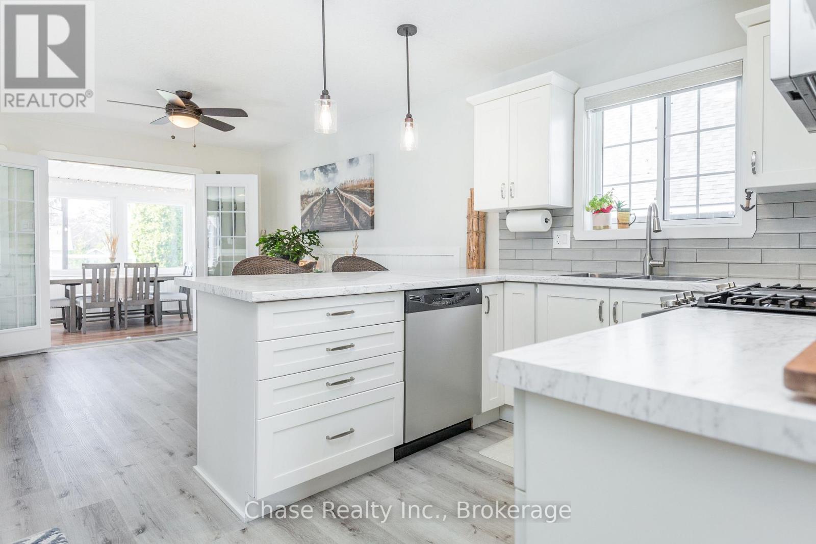 42 Madawaska Trail, Wasaga Beach, Ontario  L9Z 1X7 - Photo 9 - S13017290