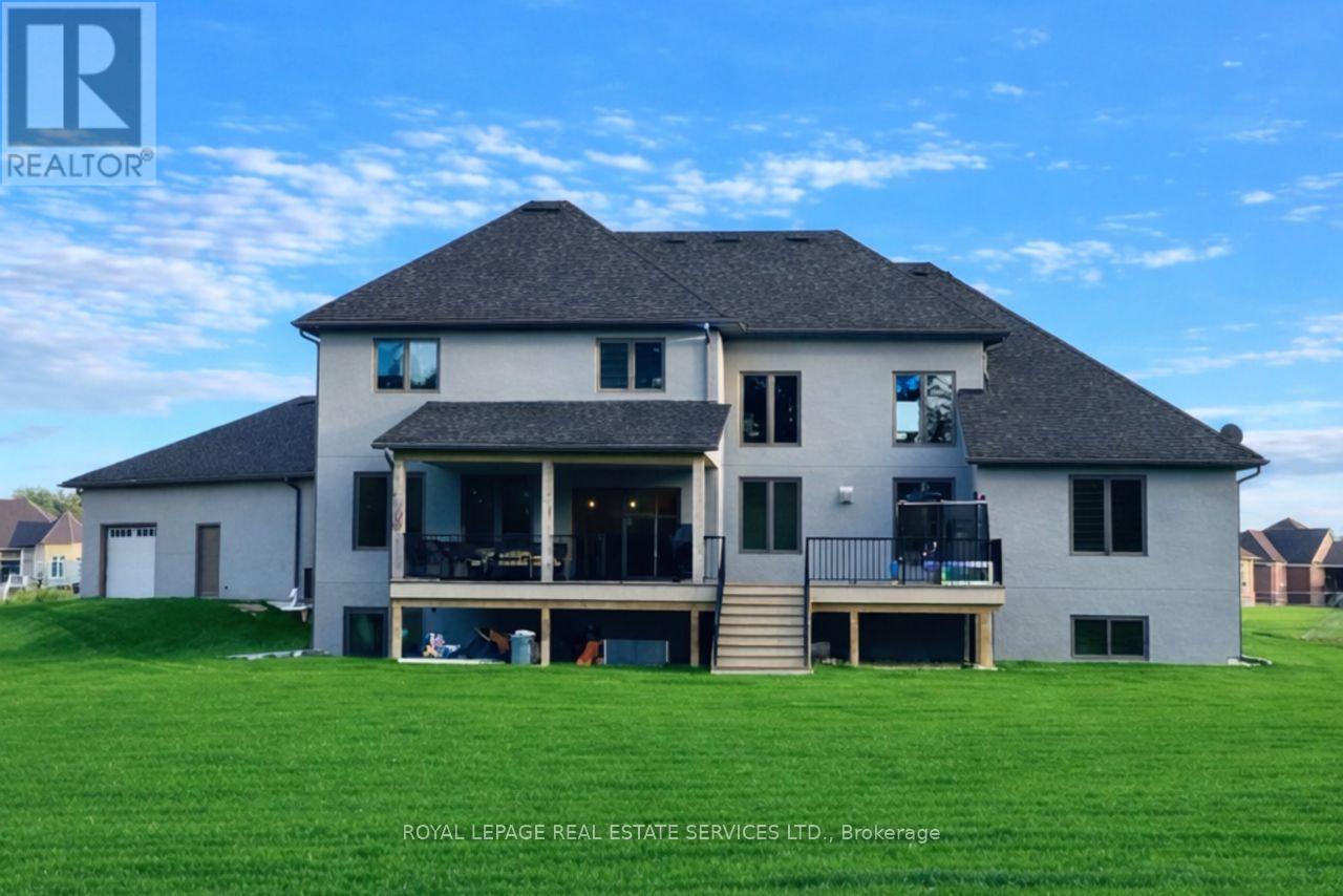 18 Walnut Drive, Wasaga Beach, Ontario  L9Z 0A9 - Photo 2 - S13015204