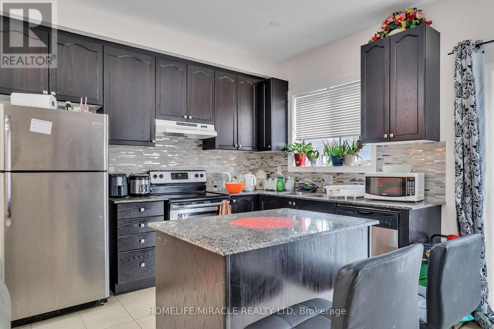 13 Yately Street, Brampton (Northwest Brampton), Ontario  L7A 0G4 - Photo 7 - W13017294