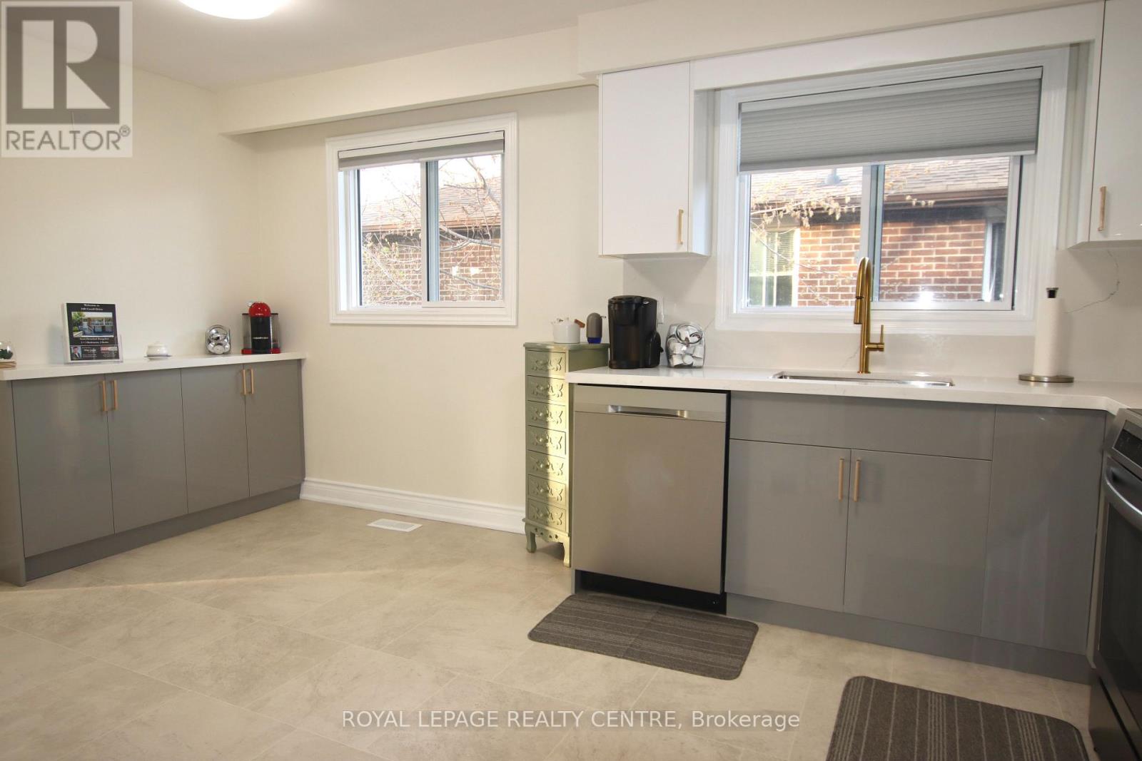 540 Cavell Drive, Mississauga, Ontario  L5B 2N9 - Photo 12 - W12963372