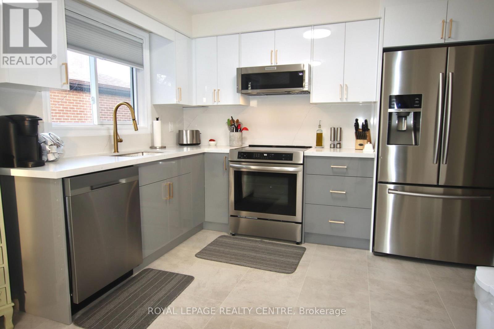 540 Cavell Drive, Mississauga, Ontario  L5B 2N9 - Photo 11 - W12963372