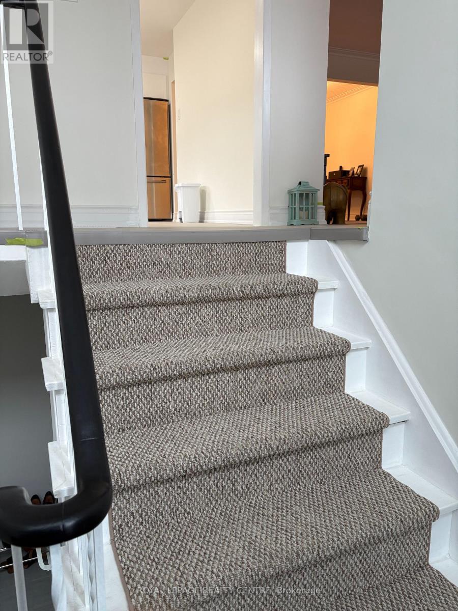 540 Cavell Drive, Mississauga, Ontario  L5B 2N9 - Photo 23 - W12963372