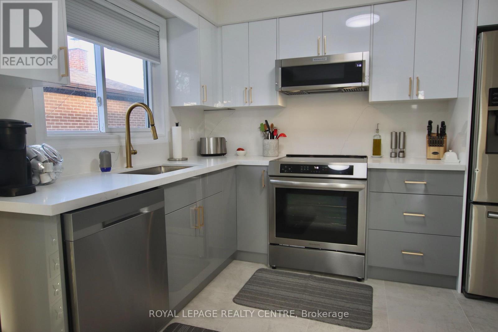 540 Cavell Drive, Mississauga, Ontario  L5B 2N9 - Photo 9 - W12963372