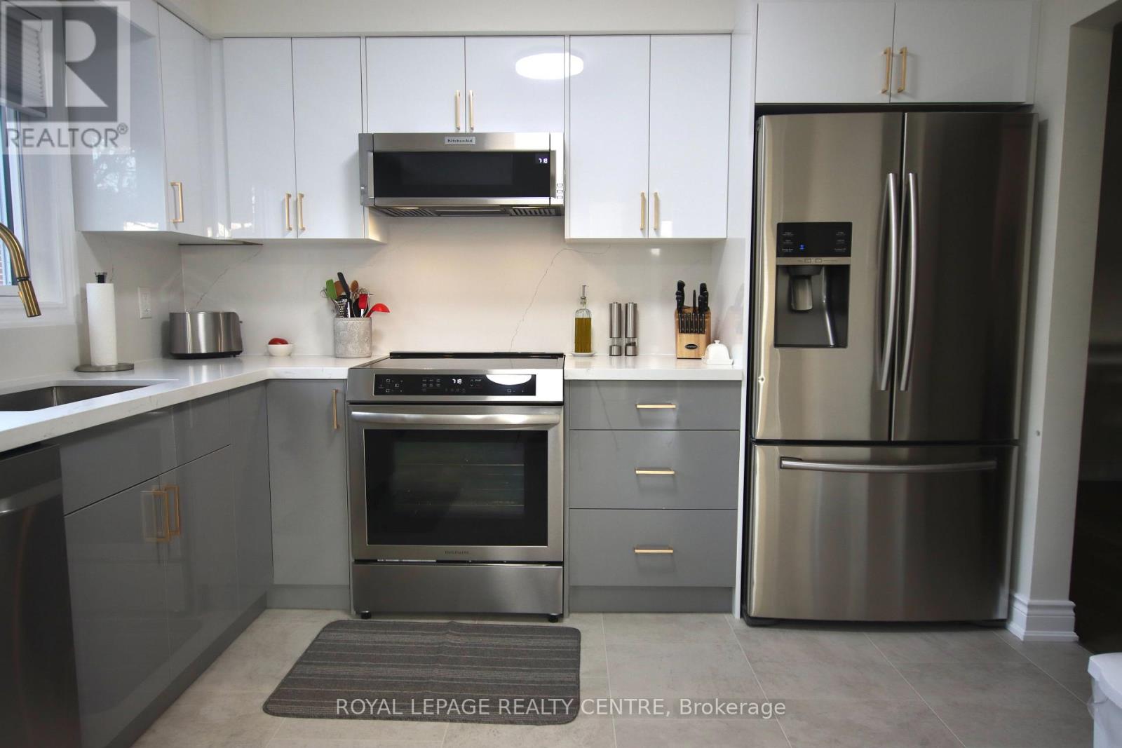 540 Cavell Drive, Mississauga, Ontario  L5B 2N9 - Photo 8 - W12963372