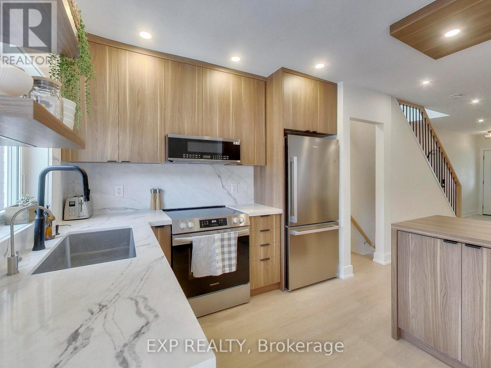 37 Gilbert Avenue, Toronto (Corso Italia-Davenport), Ontario  M6E 4W2 - Photo 10 - W13016960