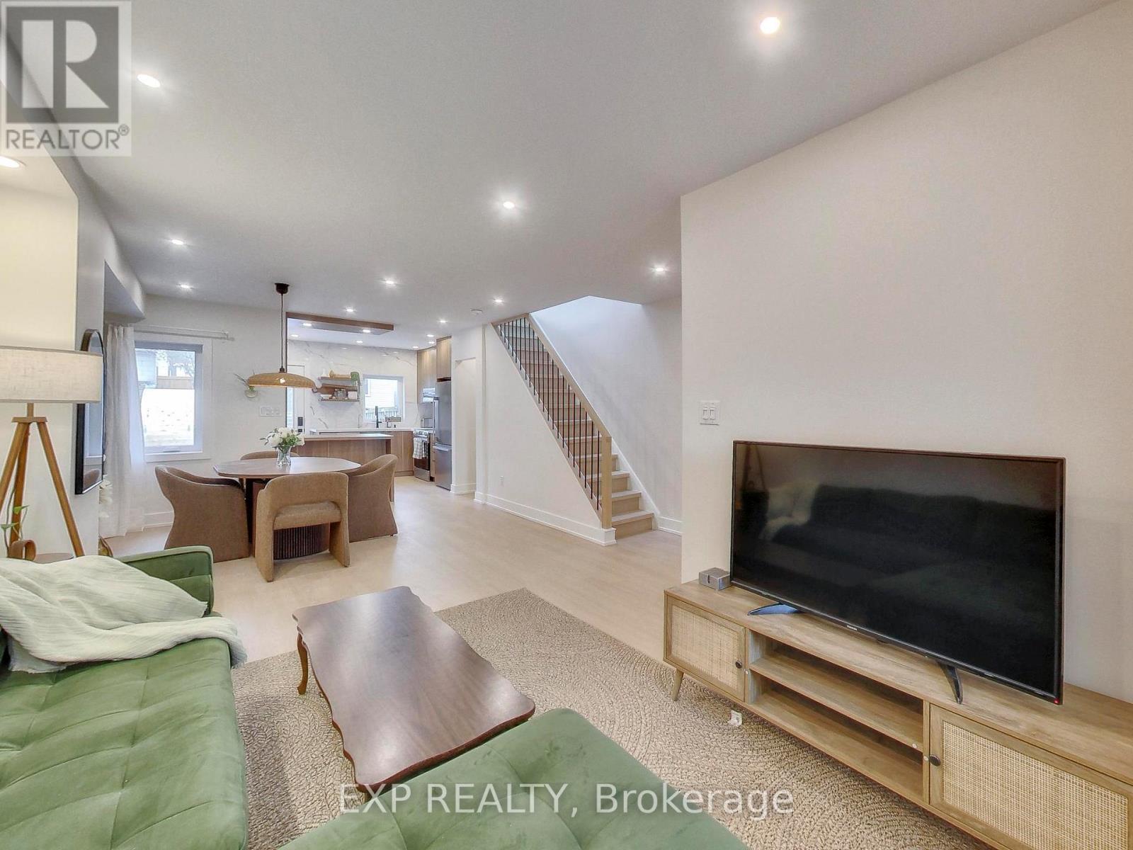 37 Gilbert Avenue, Toronto (Corso Italia-Davenport), Ontario  M6E 4W2 - Photo 6 - W13016960