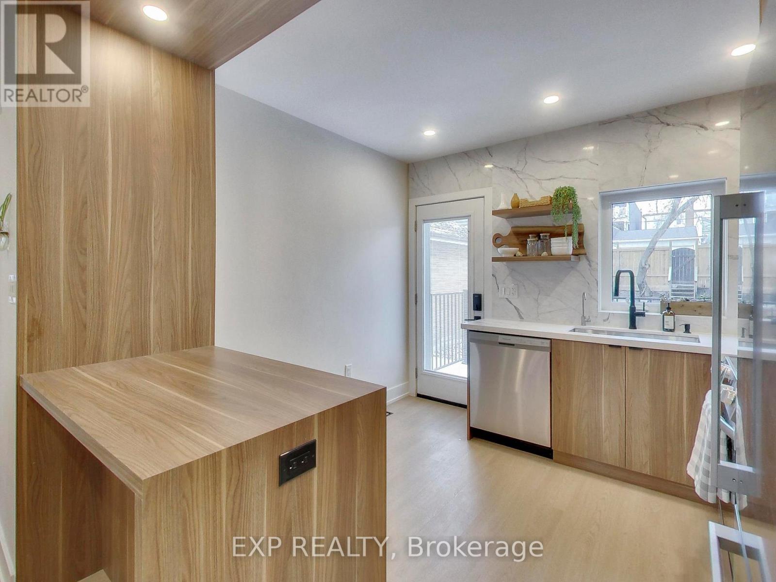 37 Gilbert Avenue, Toronto (Corso Italia-Davenport), Ontario  M6E 4W2 - Photo 8 - W13016960