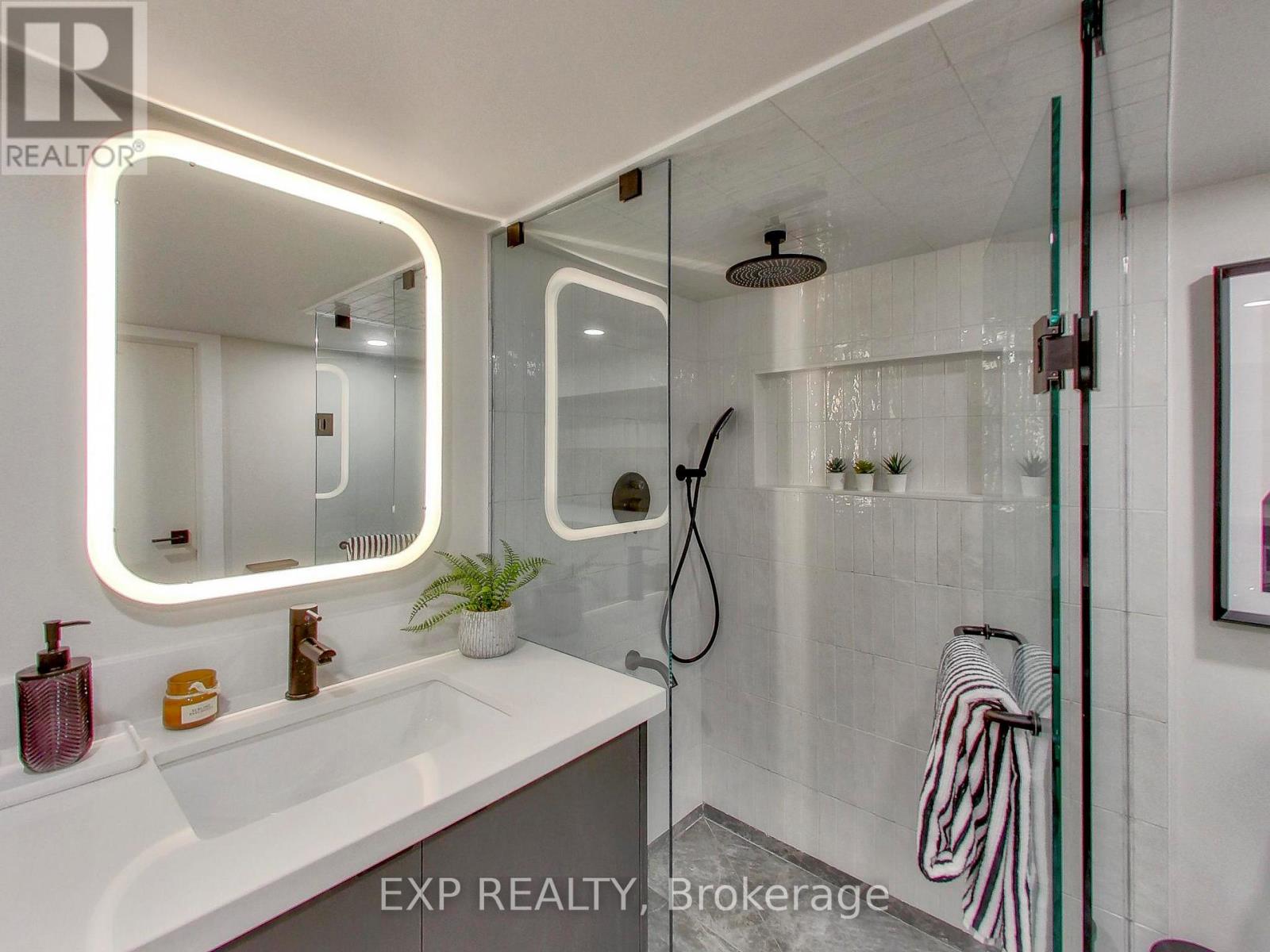 37 Gilbert Avenue, Toronto (Corso Italia-Davenport), Ontario  M6E 4W2 - Photo 22 - W13016960