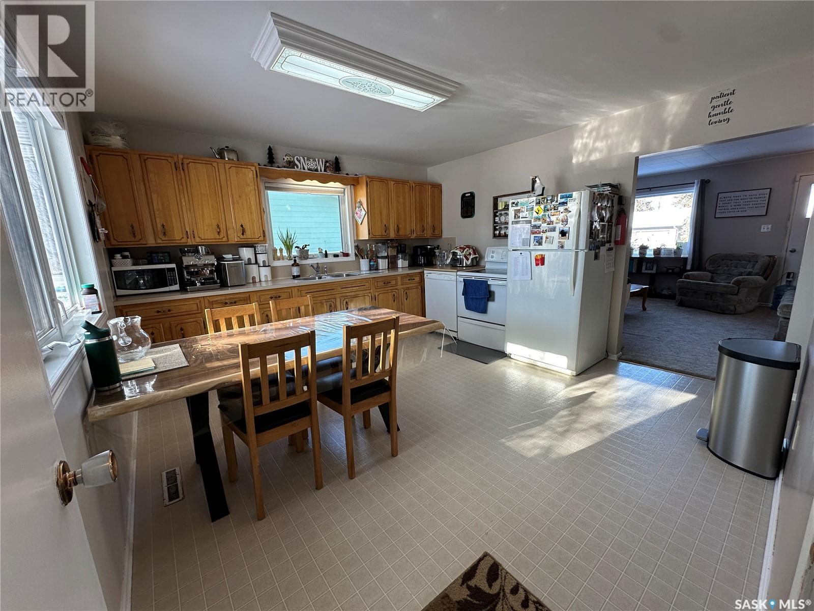 425 3rd Street, Duck Lake, Saskatchewan  S0K 1J0 - Photo 3 - SK031729