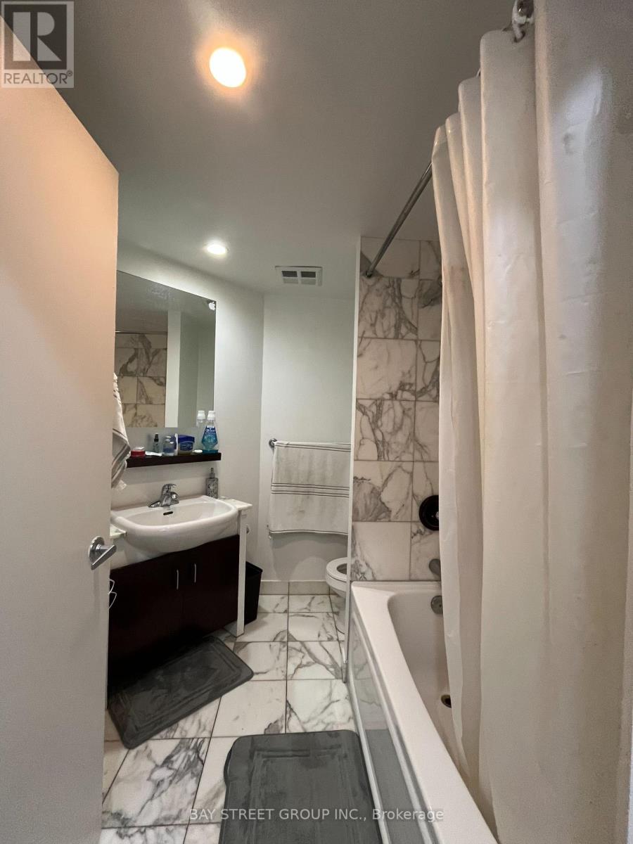 604 - 218 Queens Quay W, Toronto, Ontario  M5J 2Y6 - Photo 7 - C12730154