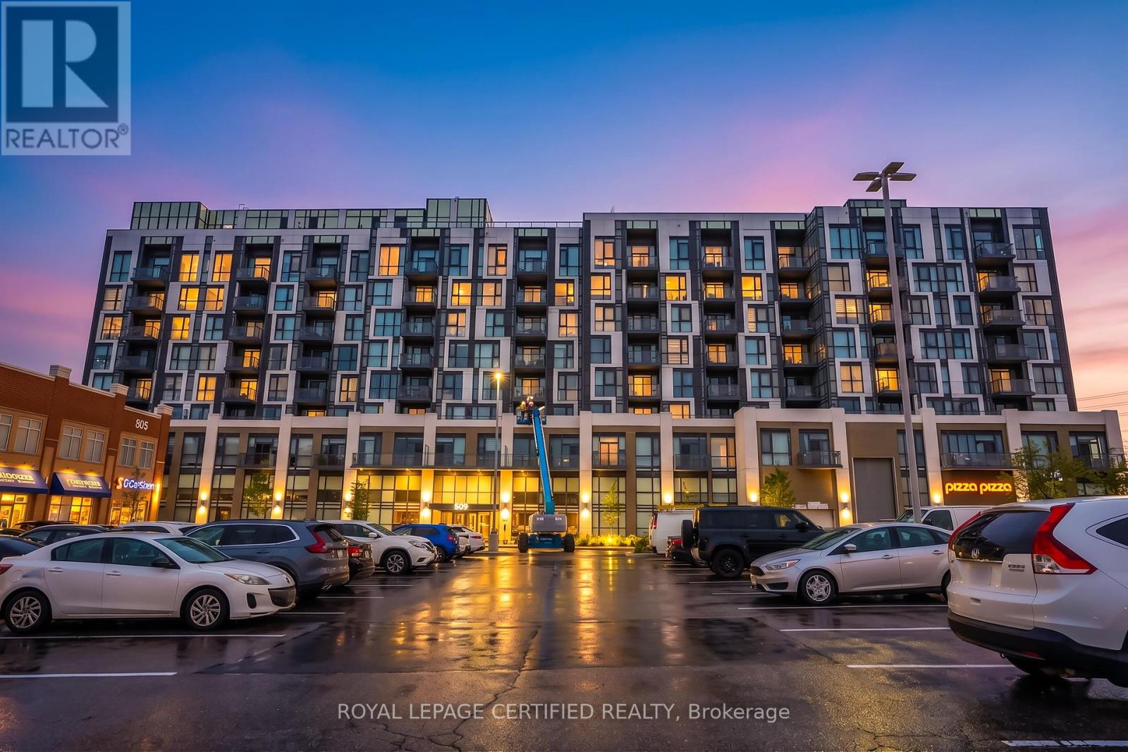 412 - 509 Dundas Street W, Oakville, Ontario  L6M 4M2 - Photo 1 - W13017312