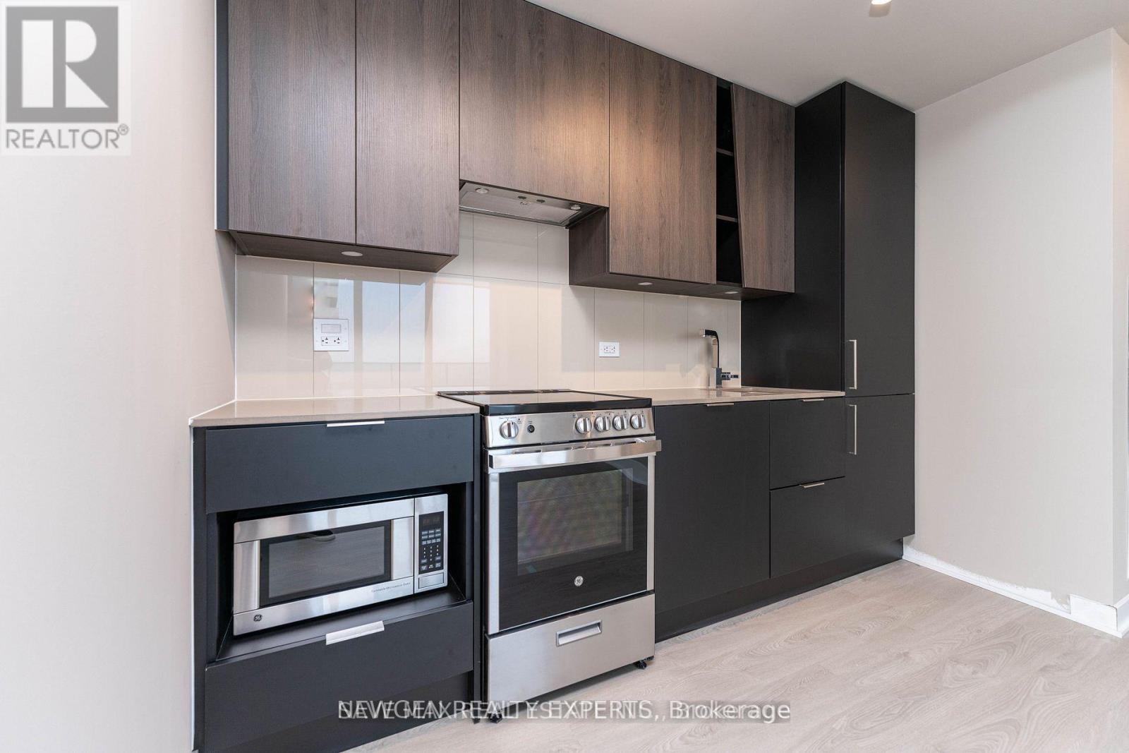 5204 - 3900 Confederation Parkway, Mississauga, Ontario  L5B 0M3 - Photo 12 - W13017318