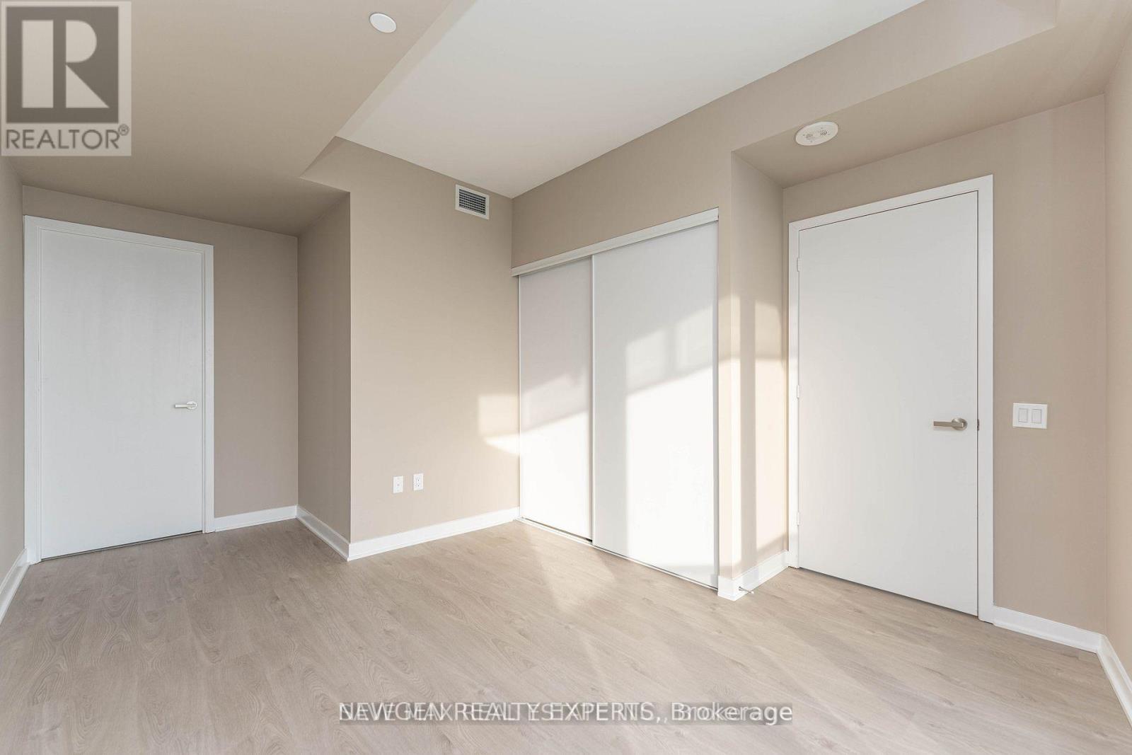 5204 - 3900 Confederation Parkway, Mississauga, Ontario  L5B 0M3 - Photo 13 - W13017318