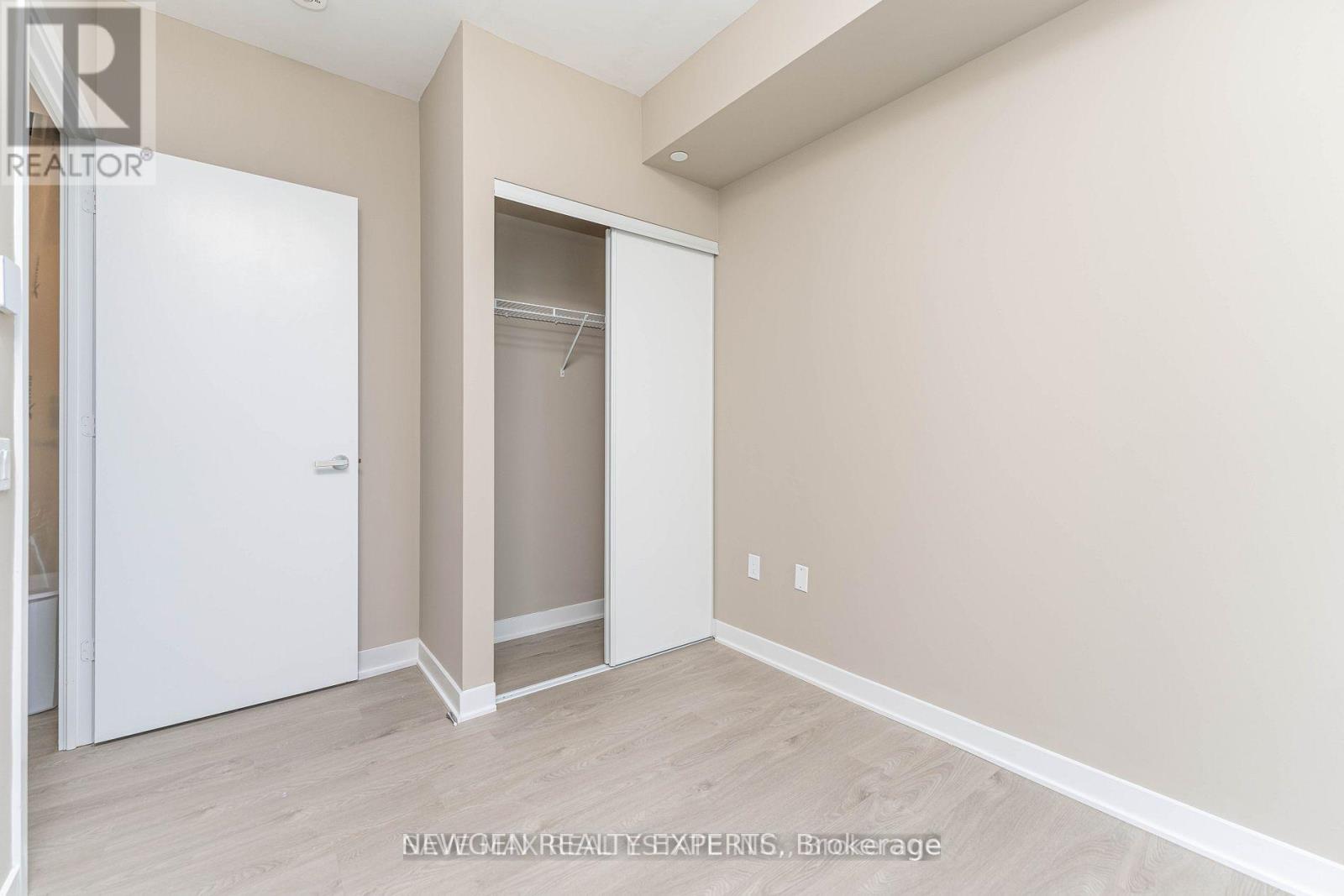 5204 - 3900 Confederation Parkway, Mississauga, Ontario  L5B 0M3 - Photo 15 - W13017318