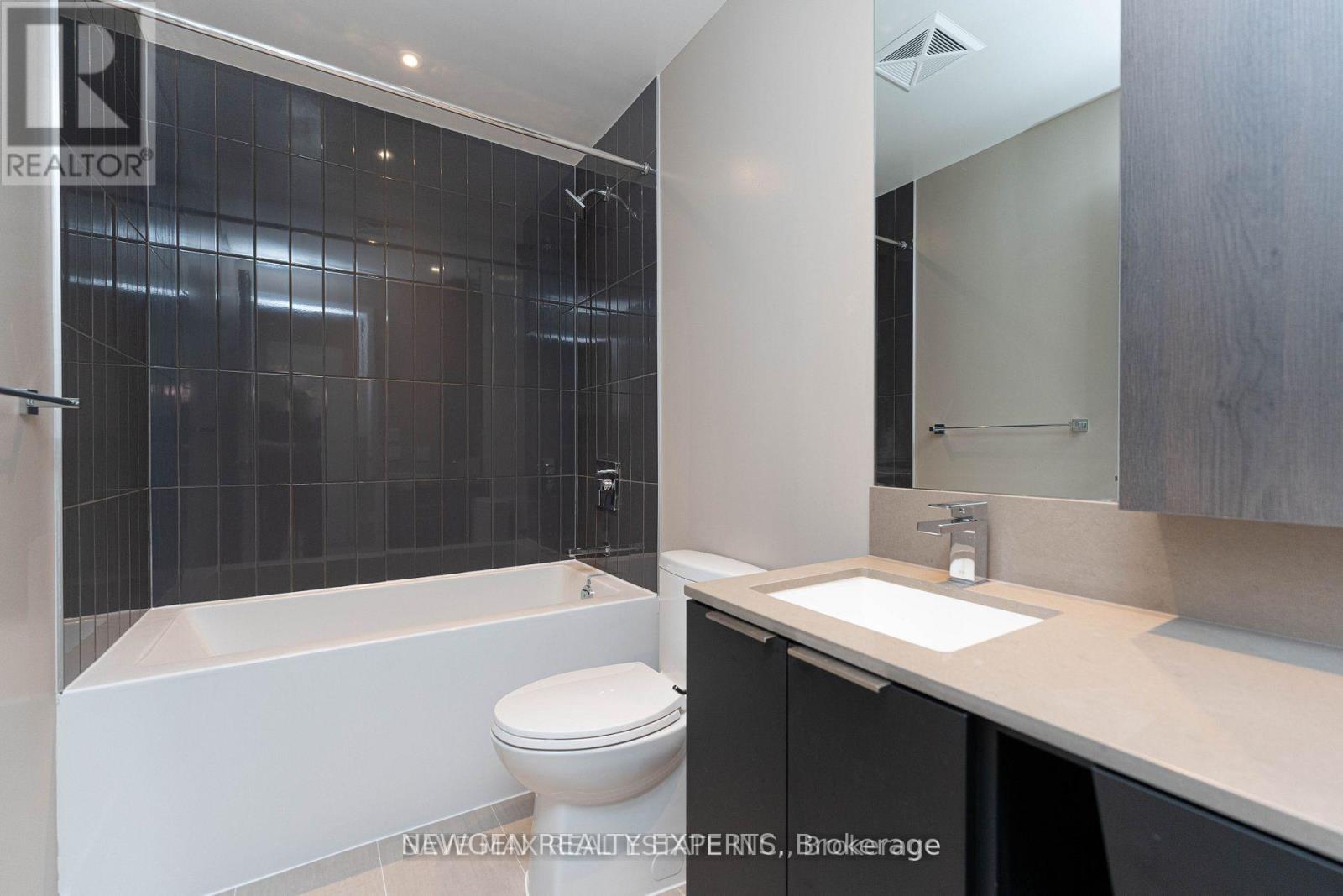 5204 - 3900 Confederation Parkway, Mississauga, Ontario  L5B 0M3 - Photo 16 - W13017318