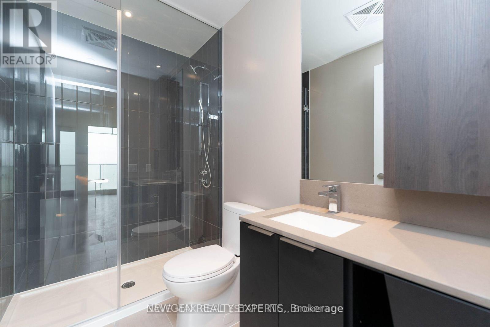 5204 - 3900 Confederation Parkway, Mississauga, Ontario  L5B 0M3 - Photo 17 - W13017318