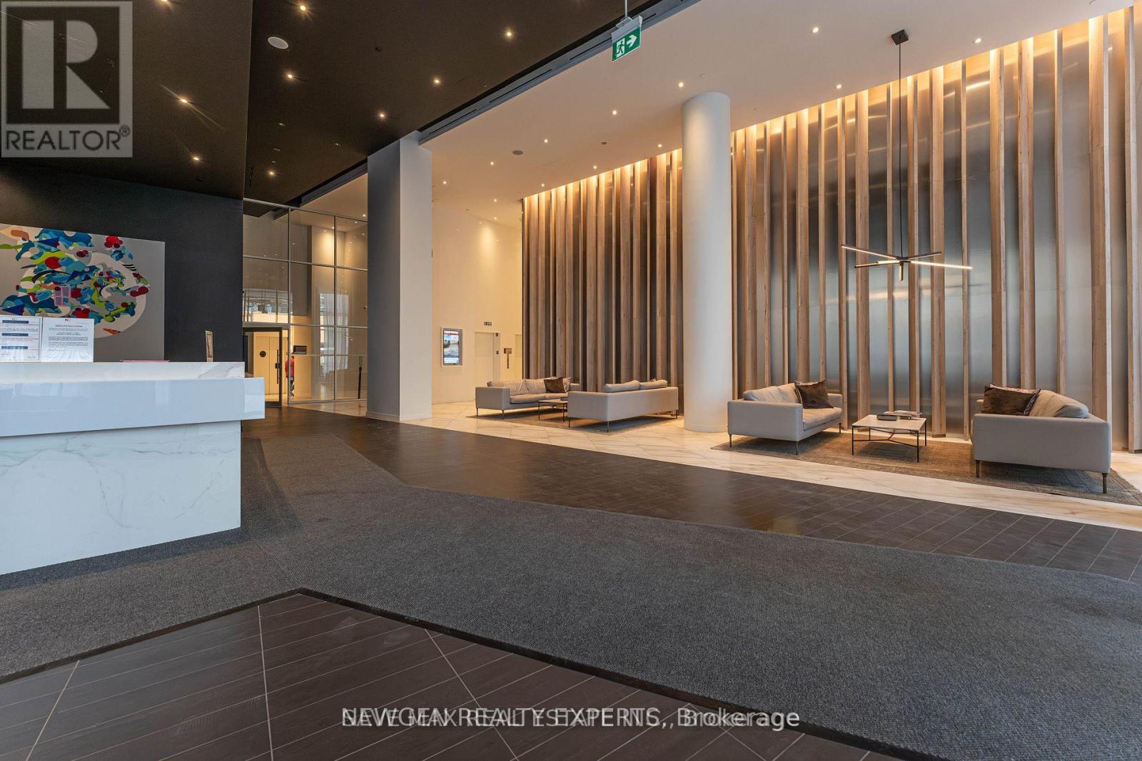 5204 - 3900 Confederation Parkway, Mississauga, Ontario  L5B 0M3 - Photo 4 - W13017318