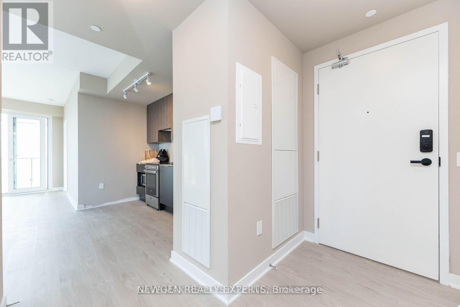 5204 - 3900 Confederation Parkway, Mississauga, Ontario  L5B 0M3 - Photo 9 - W13017318